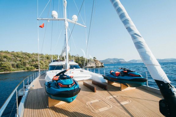 Image of All About U 2 yacht #15