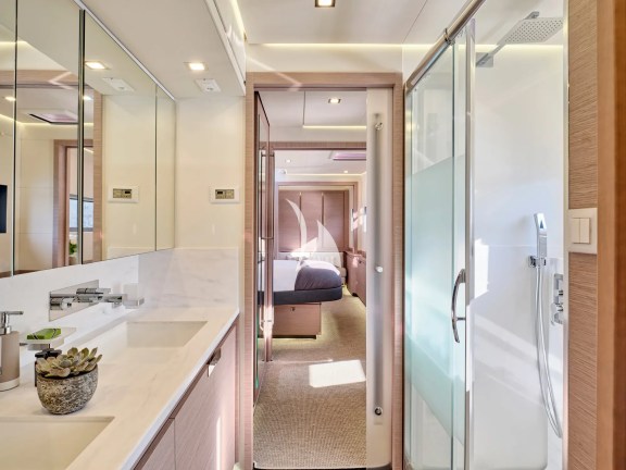Master cabin bathroom