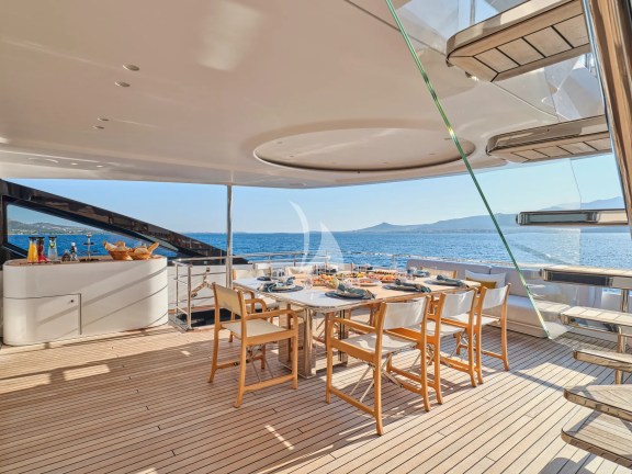 Upper Deck Dining