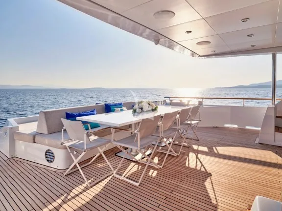 Image of HAKUNA MATATA yacht #13