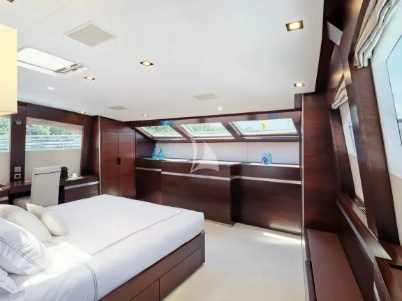 Image of HAKUNA MATATA yacht #34
