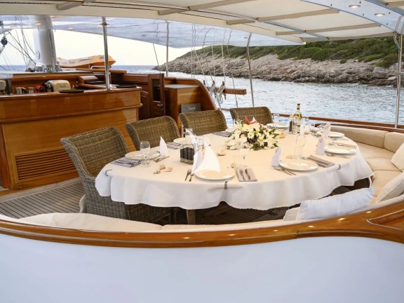 Alfresco dining