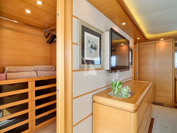 Master cabin | walk-in closet
