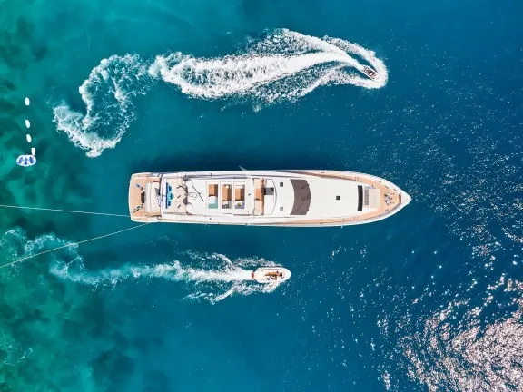 Image of HAKUNA MATATA yacht #4