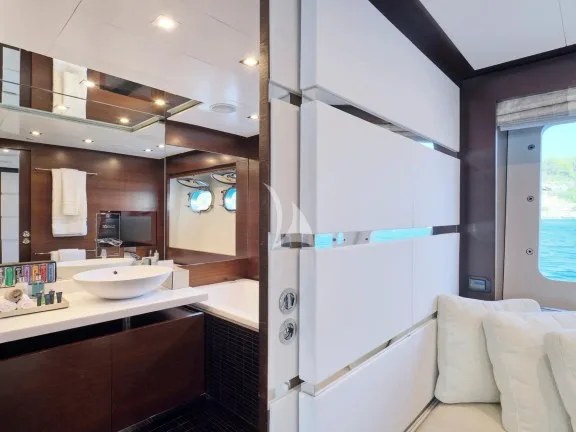 Image of HAKUNA MATATA yacht #43