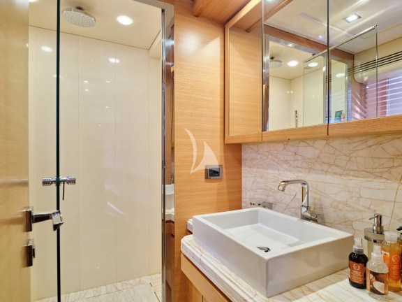 Twin cabin | en-suite facilities