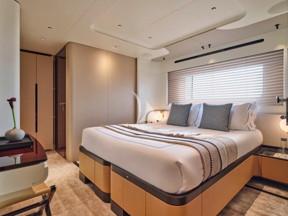 Lower Deck Convertible Twin Cabin