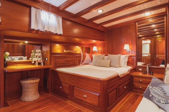 Guest cabin