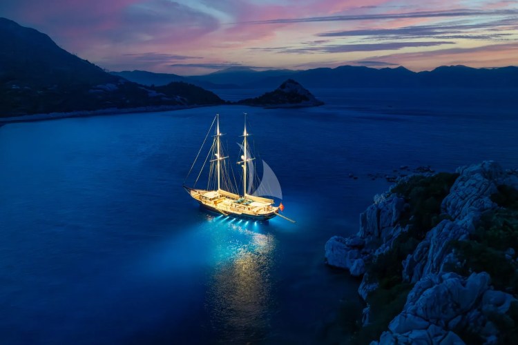 NURTEN A at anchor at night