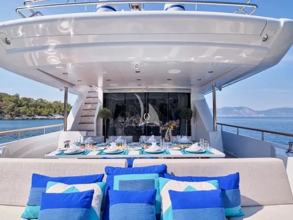 Image of HAKUNA MATATA yacht #15