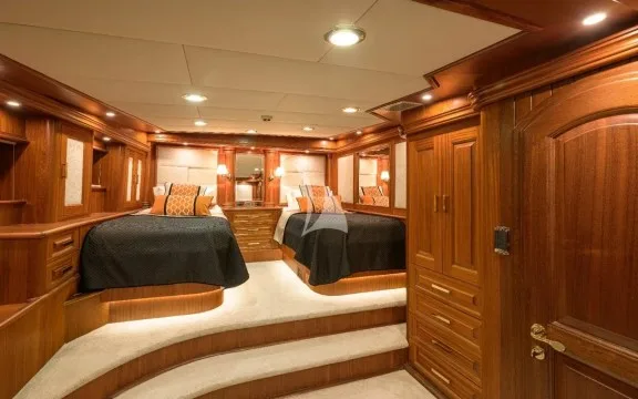 Guest cabin