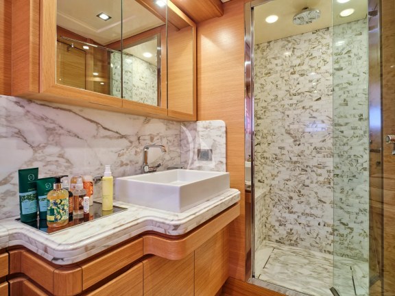 Vip Cabin | en-suite facilities