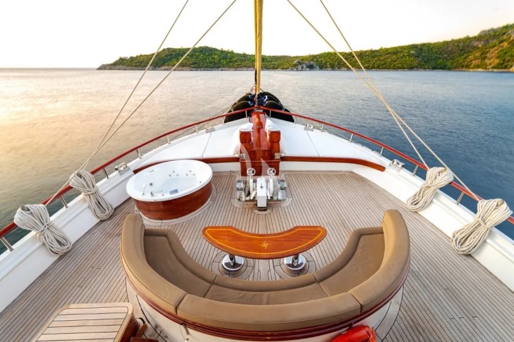 Bow seating