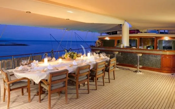 Aft deck dining