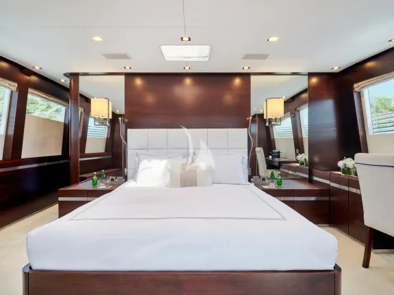 Image of HAKUNA MATATA yacht #33