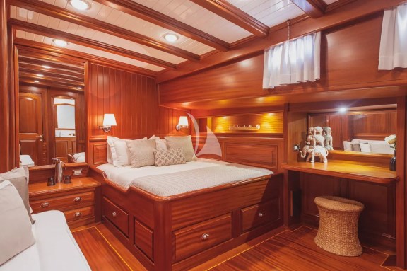 Guest cabin