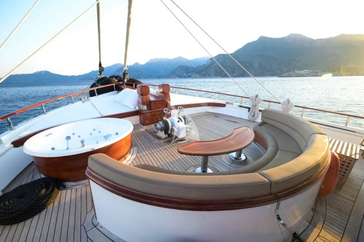 Bow seating