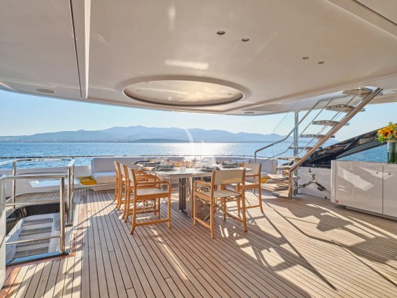 Upper Deck Dining