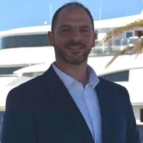 Crew of MAKANI II|Apostolos Katsirintakis — Captain