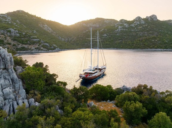 NURTEN A at anchor evening