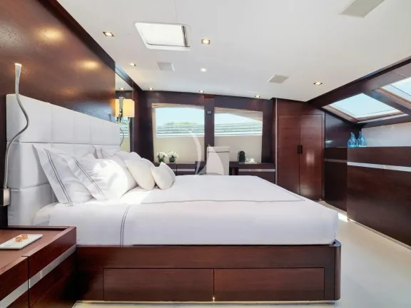 Image of HAKUNA MATATA yacht #35