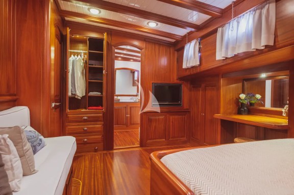 Guest cabin