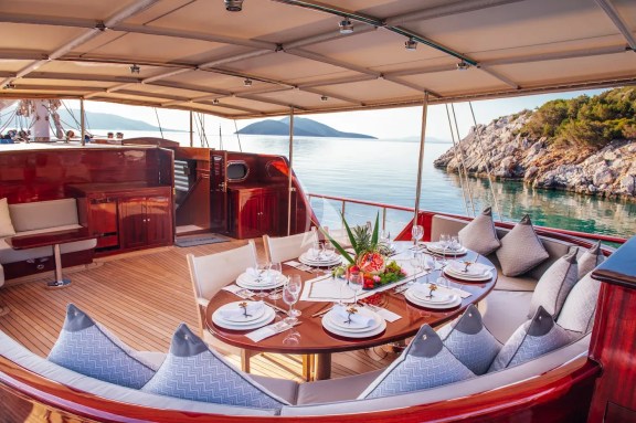 Alfresco dining