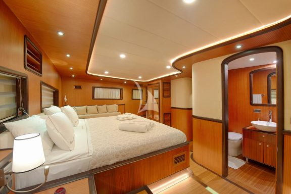 Image of QUEEN OF SALMAKIS yacht #26