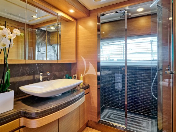 Master cabin en-suite facilities