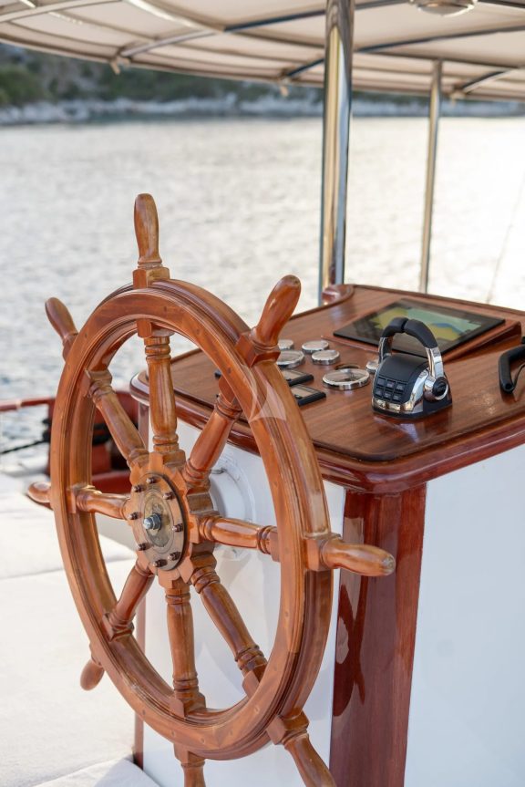 NURTEN A helm