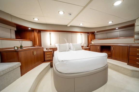 Forward master suite
