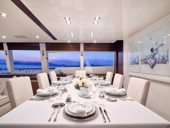 Image of HAKUNA MATATA yacht #30