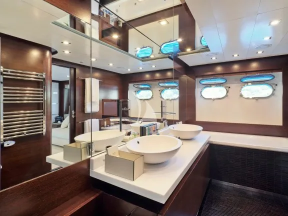 Image of HAKUNA MATATA yacht #44