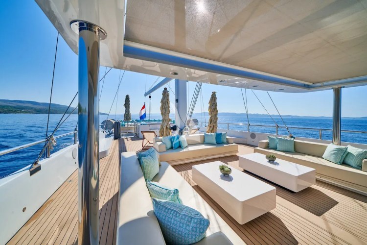 deck lounge area