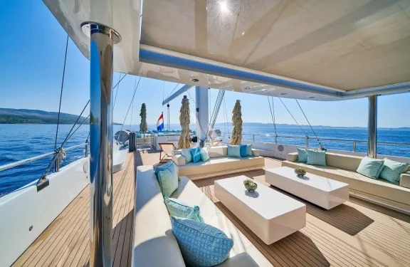 deck lounge area