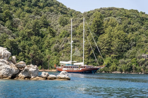 NURTEN A at anchor