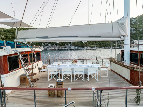 Deck dining