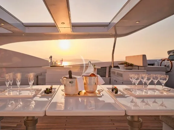 Image of HAKUNA MATATA yacht #22