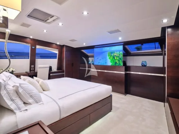 Image of HAKUNA MATATA yacht #36