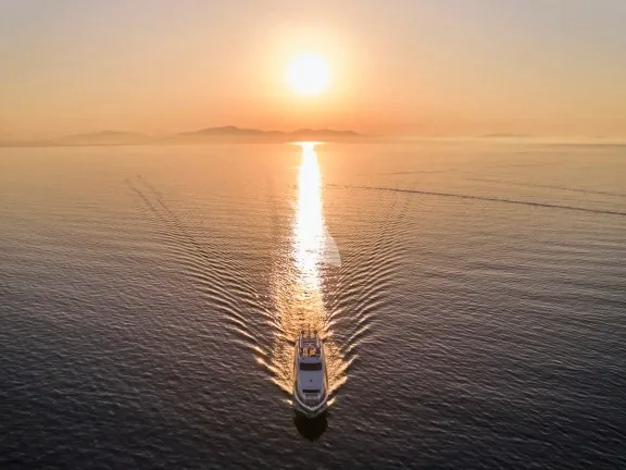 Image of HAKUNA MATATA yacht #25