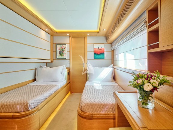 Twin Cabin with extra pullman bed