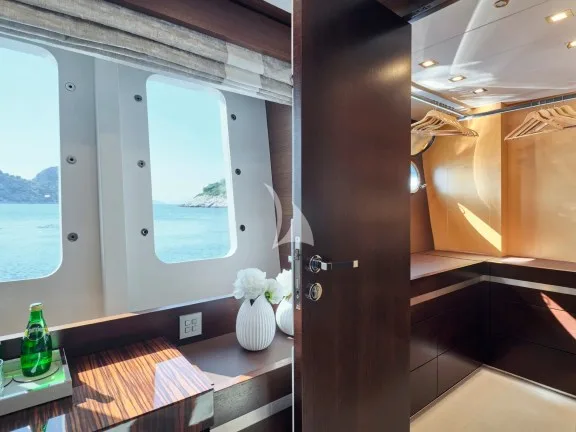 Image of HAKUNA MATATA yacht #46