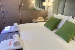 Real Yacht Image from Review