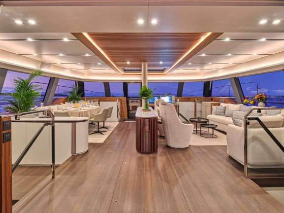 Main Saloon (sistership)