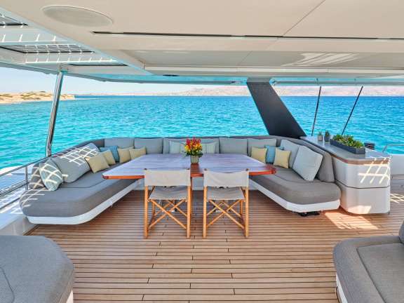 Fly bridge area (Sistership)