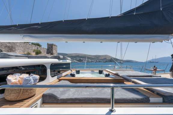 Image of LUCKY YOU yacht #16