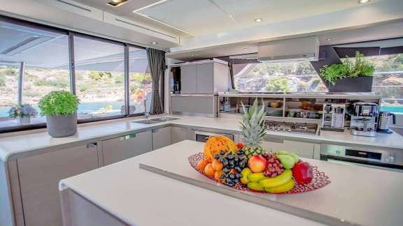 Image of ARIVA yacht #6