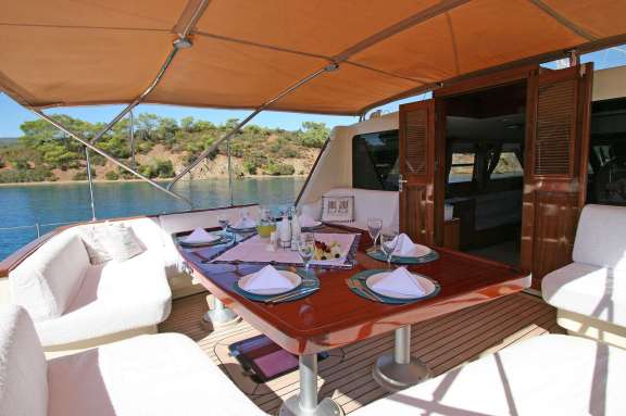 Aft Dining & Seating Area