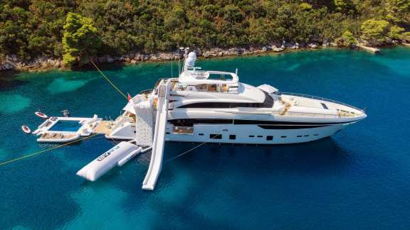 Image of MIRAGE IV yacht #2