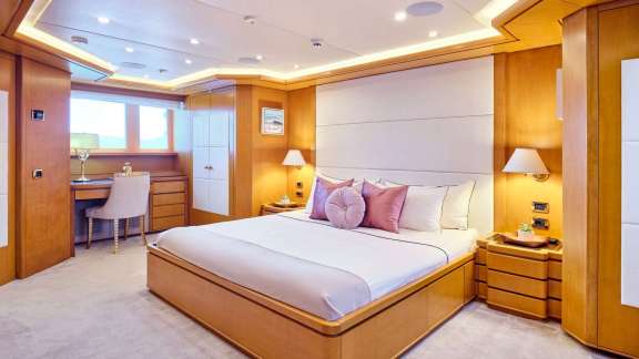 Image of OASIS yacht #6